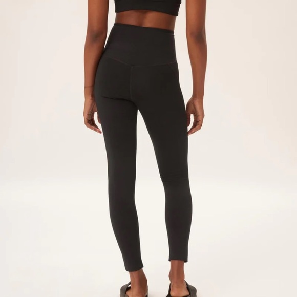 Girlfriend Collective Compressive High-Rise Legging - Picture 2 of 4